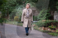 EXKLUSIV - Sabine Wussow besucht die Gräber ihrer Ehemänner auf einem Friedhof in Berlin