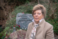 EXKLUSIV - Sabine Wussow besucht die Gräber ihrer Ehemänner auf einem Friedhof in Berlin