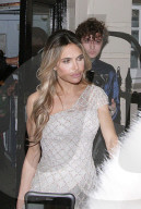 PEOPLE - Robbie und Ayda Williams in London unterwegs
