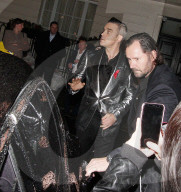 PEOPLE - Robbie und Ayda Williams in London unterwegs