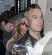 PEOPLE - Robbie und Ayda Williams in London unterwegs