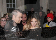 PEOPLE - Robbie und Ayda Williams in London unterwegs