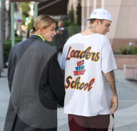 PEOPLE - Justin Bieber und Hailey Baldwin mehr oder weniger stylish in Beverly Hills unterwegs