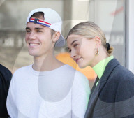 PEOPLE - Justin Bieber und Hailey Baldwin mehr oder weniger stylish in Beverly Hills unterwegs