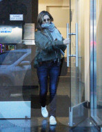 EXKLUSIV - Jennifer Aniston hält sich warm in Beverly Hills