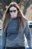 EXKLUSIV - Caitlyn Jenner 'abgekŠmpft' in Malibu 