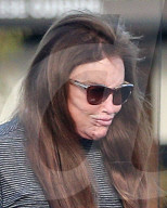 EXKLUSIV - Caitlyn Jenner 'abgekŠmpft' in Malibu 