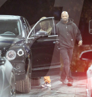 EXKLUSIV - Sofia Richie darf mit Scott's Bentley in Calabasas ausfahren