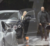 EXKLUSIV - Sofia Richie darf mit Scott's Bentley in Calabasas ausfahren