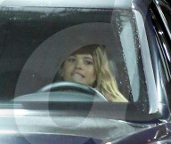 EXKLUSIV - Sofia Richie darf mit Scott's Bentley in Calabasas ausfahren
