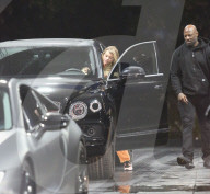 EXKLUSIV - Sofia Richie darf mit Scott's Bentley in Calabasas ausfahren