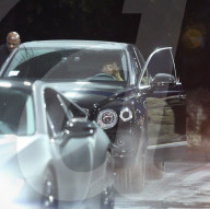 EXKLUSIV - Sofia Richie darf mit Scott's Bentley in Calabasas ausfahren