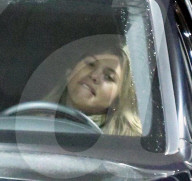 EXKLUSIV - Sofia Richie darf mit Scott's Bentley in Calabasas ausfahren
