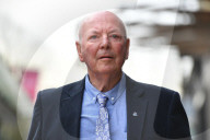 NEWS - Sollte wegen Missbrauch vor Gericht erscheinen: Ex-Fussballtrainer Michael 'Kit' Carson stirbt bei Autounfall
