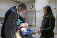 Manhattan doctors help Syrian girl shot in head