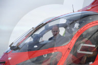 PEOPLE - Prinz William besucht das Royal London Hospital mit einem Ambulanz Heli
