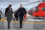 PEOPLE - Prinz William besucht das Royal London Hospital mit einem Ambulanz Heli