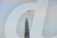 PEOPLE - Prinz William besucht das Royal London Hospital mit einem Ambulanz Heli
