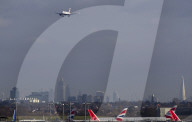 NEWS - London: Eine Drohnen-Warnung legt den Flughafen Heathrow lahm