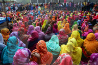 NEWS - Bangladesch: Demonstrationen von Textil Arbeiterinnen in Dhaka 