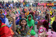 NEWS - Bangladesch: Demonstrationen von Textil Arbeiterinnen in Dhaka 