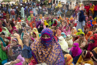 NEWS - Bangladesch: Demonstrationen von Textil Arbeiterinnen in Dhaka 