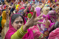 NEWS - Bangladesch: Demonstrationen von Textil Arbeiterinnen in Dhaka 