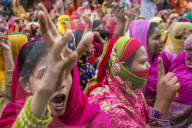 NEWS - Bangladesch: Demonstrationen von Textil Arbeiterinnen in Dhaka 