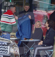 PEOPLE - Kate Moss mit DJ Fat Tony bei Coffee & Cake in West London