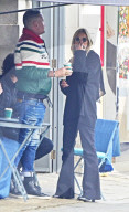 PEOPLE - Kate Moss mit DJ Fat Tony bei Coffee & Cake in West London