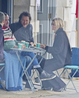 PEOPLE - Kate Moss mit DJ Fat Tony bei Coffee & Cake in West London