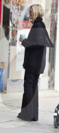 PEOPLE - Kate Moss mit DJ Fat Tony bei Coffee & Cake in West London