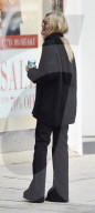 PEOPLE - Kate Moss mit DJ Fat Tony bei Coffee & Cake in West London