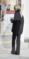 PEOPLE - Kate Moss mit DJ Fat Tony bei Coffee & Cake in West London