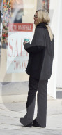 PEOPLE - Kate Moss mit DJ Fat Tony bei Coffee & Cake in West London