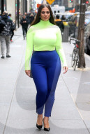 PEOPLE - Ashley Graham albert am Times Square herum