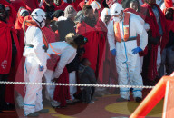 NEWS - Spanien: Gerettete Flüchtlinge in Malaga