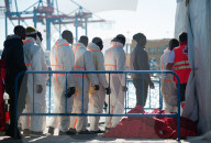 NEWS - Spanien: Gerettete Flüchtlinge in Malaga