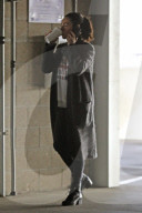 PEOPLE - Mila Kunis mit ernster Miene in Los Angeles unterwegs