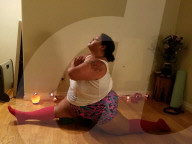 FEATURE - Jessica Rihal arbeitet als Plus Size Yoga-Lehrerin