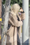 EXKLUSIV - Funkelt hier ein Verlobungsring an Kylie Jenner Ringfinger ?