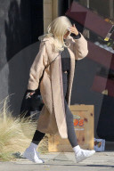 EXKLUSIV - Funkelt hier ein Verlobungsring an Kylie Jenner Ringfinger ?