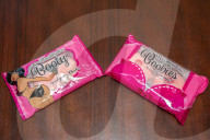 FEATURE - Süsse Versuchung: Schnäppchenladen verkauft anstössige Marshmallows