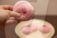 FEATURE - Süsse Versuchung: Schnäppchenladen verkauft anstössige Marshmallows
