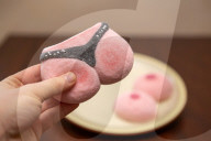 FEATURE - Süsse Versuchung: Schnäppchenladen verkauft anstössige Marshmallows