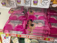 FEATURE - Süsse Versuchung: Schnäppchenladen verkauft anstössige Marshmallows
