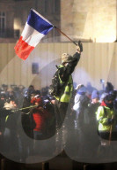 NEWS - Frankreich: Gilets Jaunes protestieren in Bordeaux