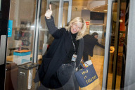 PEOPLE - Zoe Ball zu Besuch in der BBC 2 Breakfast Show