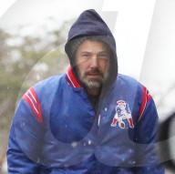 EXKLUSIV -  Ben Affleck im Schlabber-Siff-Look im regnerischen Brentwood unterwegs