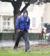 EXKLUSIV -  Ben Affleck im Schlabber-Siff-Look im regnerischen Brentwood unterwegs